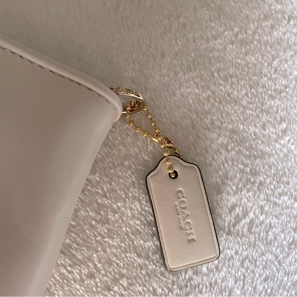 NWT Coach Ivory Leather Wristlet | Cream Minimal Clutch | $148 Retail - Picture 3 of 9